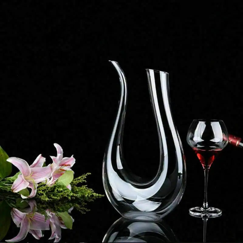 Crystal U-Shaped Wine Decanter: The Sip & Swirl Spectacle