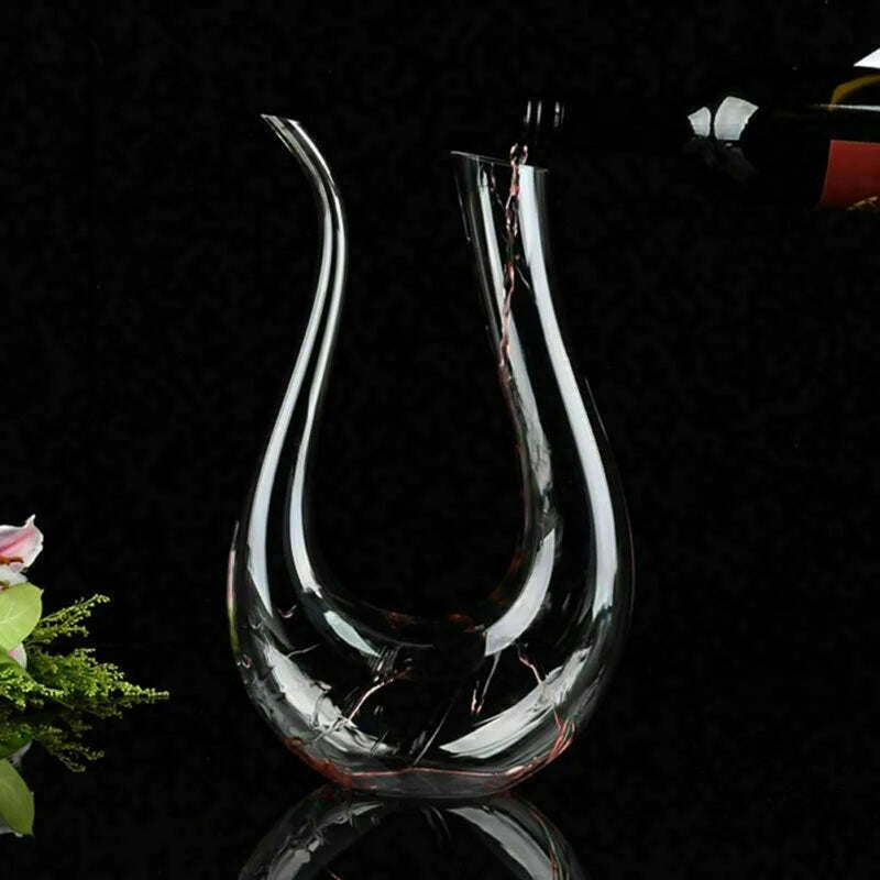 Crystal U-Shaped Wine Decanter: The Sip & Swirl Spectacle